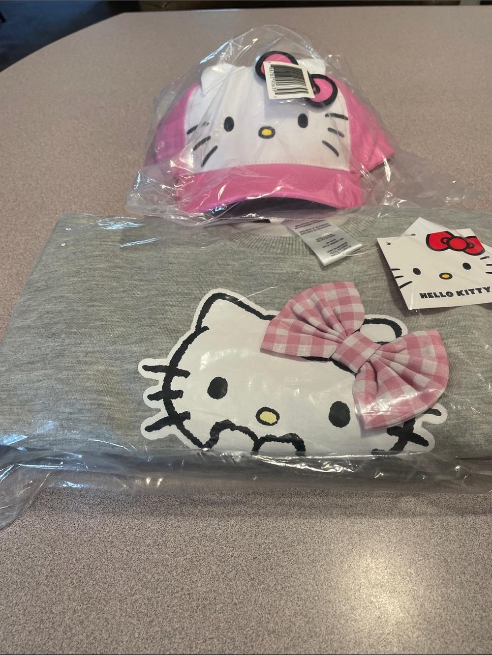 Hello Kitty Girls 2-PcT op & Fleece Jogger Set & Matching Hello Kitty Cap